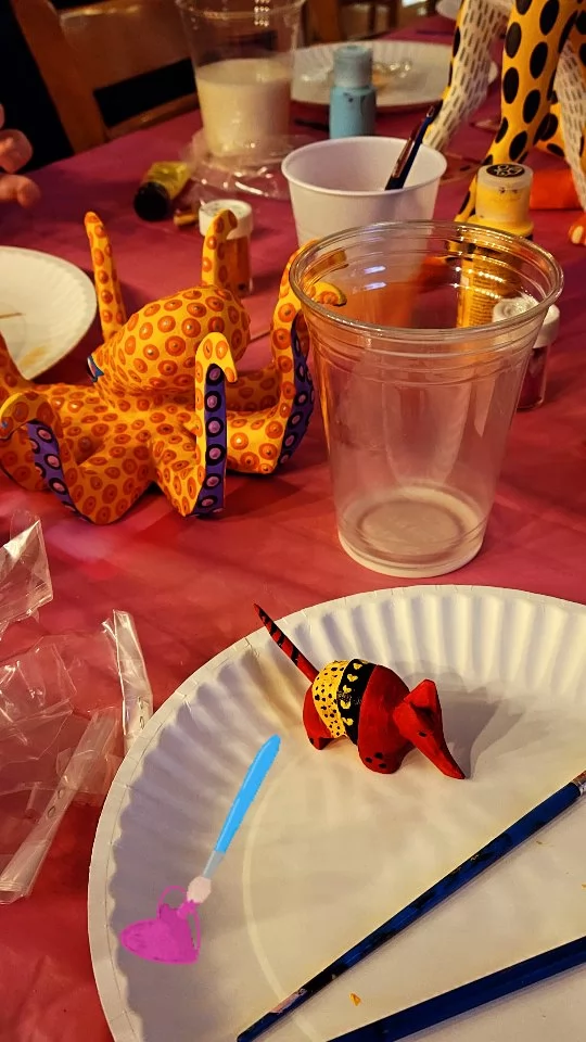 Ended a whirlwind week of collaborations with @clas_pitt and @luzamanda1123 with both the #LatinAmerican&CaribbeanFestival (a separate reel is coming for that) and then @clas_pitt sponsored an #alebrijes workshop wih Sra @dee_llerena Sra Pamela Kissell and their #NorwinHighSchoolSpanishClub @nhsspanish. @norwin_wldept  students @lapalapapgh  What a talented and delightful group of students 🩷 We talked about the history of this (now more than ever) endangered 
#artistictradition and about the families of #dream carver #manueljimenez @dream.carver @armandojimenezyantonia and @alebijies_jimenez @zenyfuentesyreina #oaxacanwoodcarvings  And everyone enjoyed some delicious #horchata #appertivos and entrees from our hosts @lapalapapgh @jesusosomp @ginoctavio 
 Muchisimas gracias a todos but especially to my favorite 🦄 @luzamanda1123 . Why is Luz a #unicorn? Because she is always: straightforward, sincere, loyal, creative, supportive, and innovative. She sees you, she listens to you, and she welcomes you. #sisterhoodismedicine