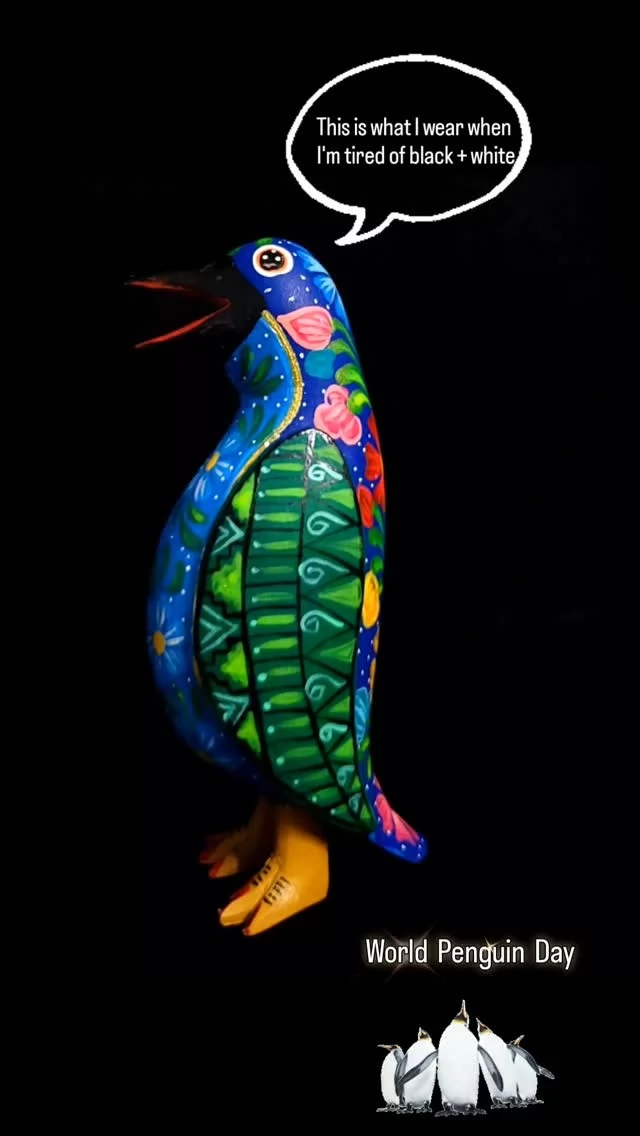 A new arrival recently unwrapped and just in time for World Penguin Day. You can support their conservation with the fine folks @globalpenguinsociety while also supporting #oaxacanwoodcarvers, whose #artistictraditions are as endangered as many of the beautiful animals that they each portray in their own unique way. 🐧
#worldpenguinday #penguins #pinguinos  #oaxacanwoodcarvings #sanmartintilcajete #joaquinhernandez